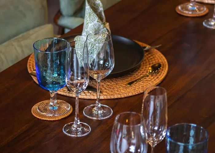 Mahkota Stunning 5 Bed, Newly Renovated, Seminyak (Bali)
