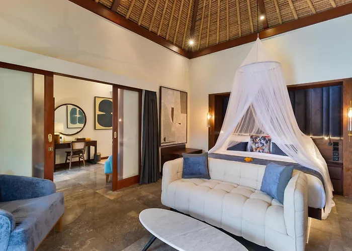 Mahkota Stunning 5 Bed, Newly Renovated, Seminyak (Bali)