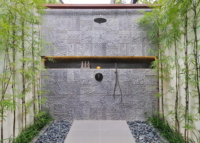 Mahkota Stunning 5 Bed, Newly Renovated, Seminyak (Bali)